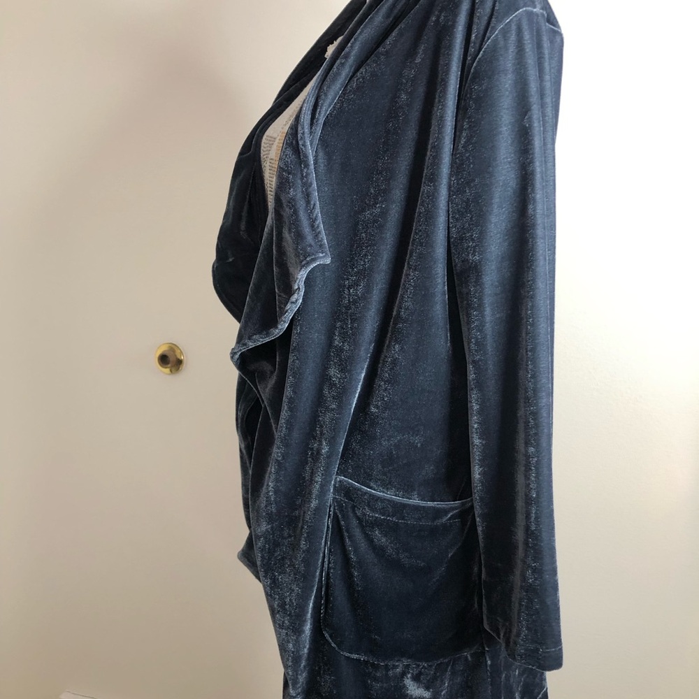 Amaryllis Midnight Blue Velvet Cardigan - Picture 4 of 12